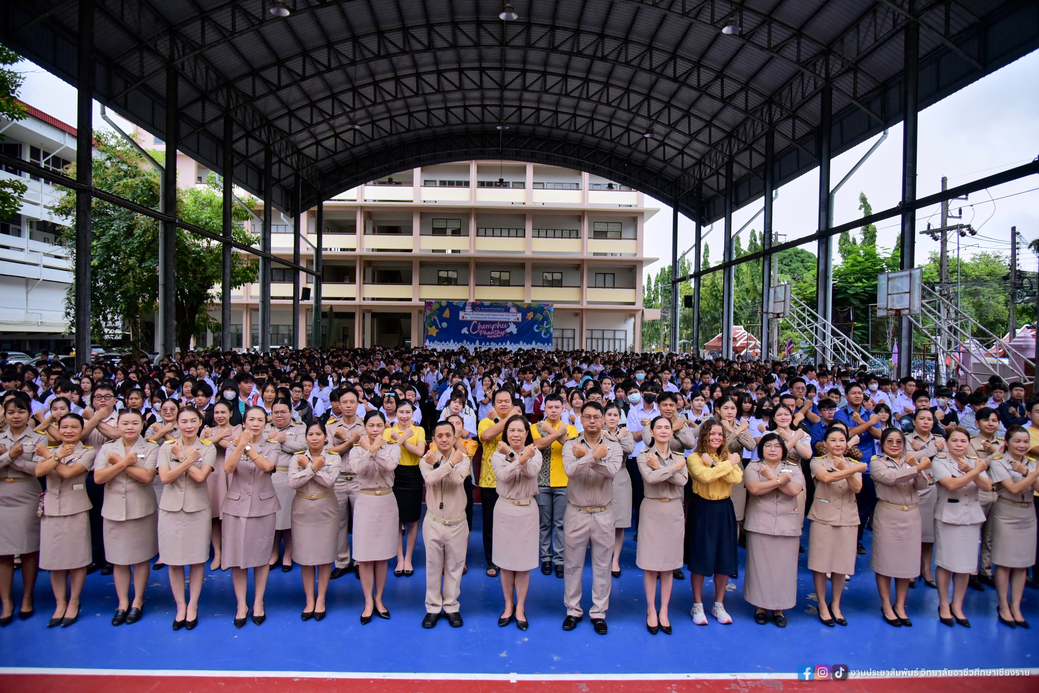 ในกิจกรรมเข้าแถวเคารพธงชาติและแสดงเจตนารมณ์ ด้านทุจริต ในรั่ววิทยาลัยอาชีวศึกษาเชียงราย